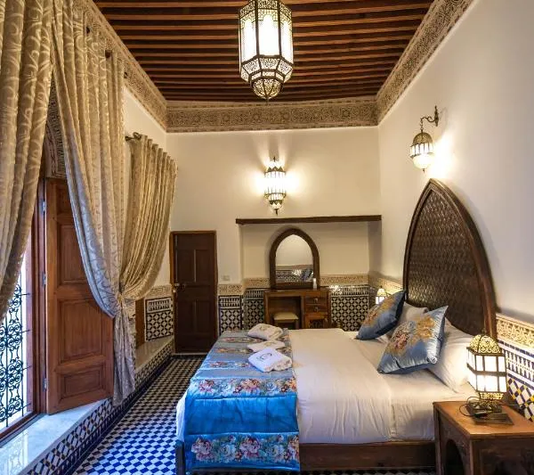Chambre deluxe avec lustre traditionnel