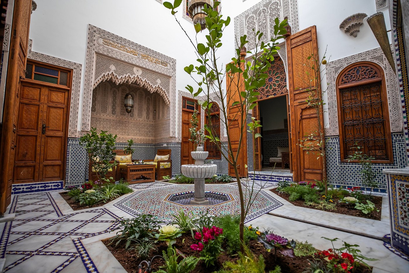 Garden patio with central fountain and lush greenery